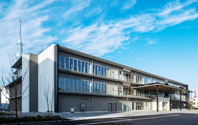 iU のキャンパス外観